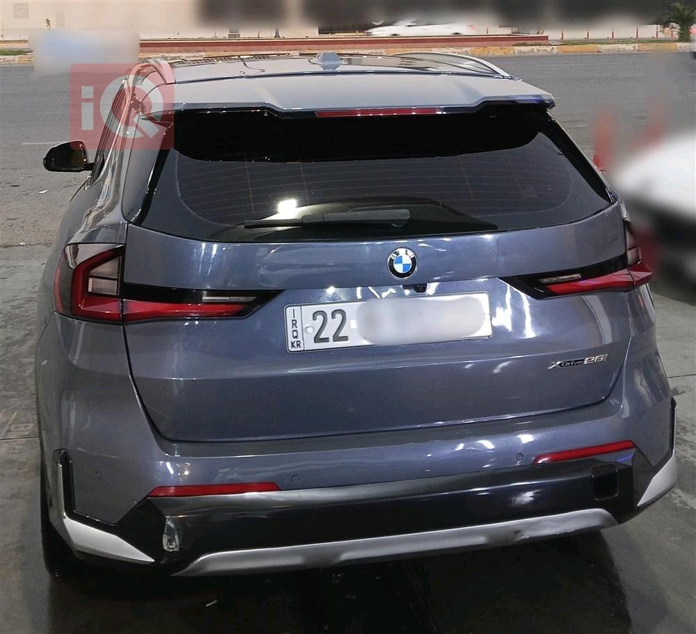 بی ئێم دەبڵیو X1